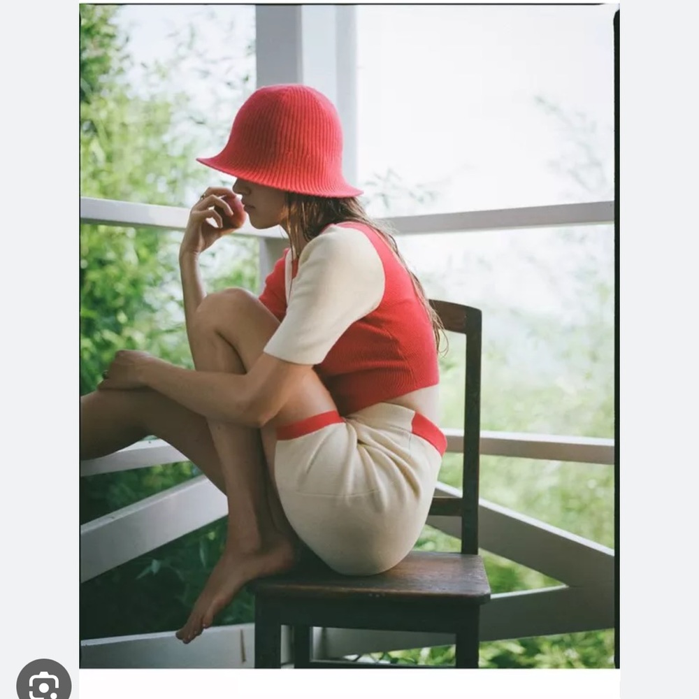 Solid and Striped Ribbed Bucket Hat (apple red)